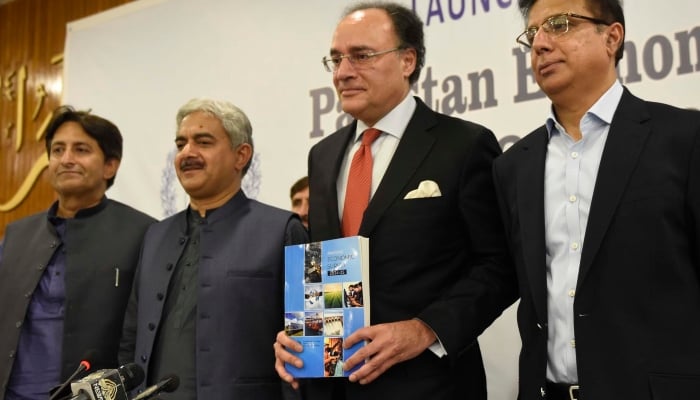 Federal Finance Minister Muhammad Aurangzeb unveils the Pakistan Economic Survey 2024-25, a pre-budget document at Ministry of Finance, Islamabad, June 9, 2025. — INP
